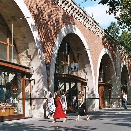 Quiet And Comfortable In * Paris